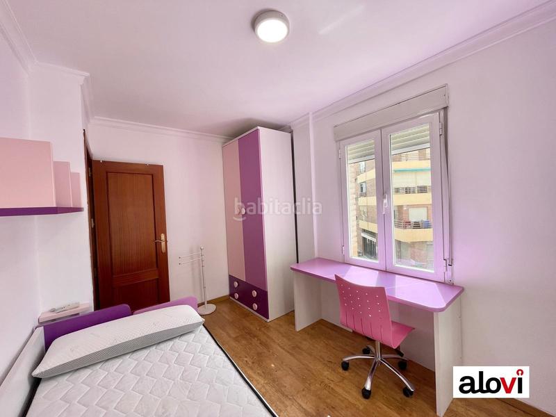 Foto 0ffd1bdd-2fb1-4a08-912d-5b71845e7bb0. Alquiler piso vivienda 4 habitaciones para estudiantes en zona villarejo en Granada