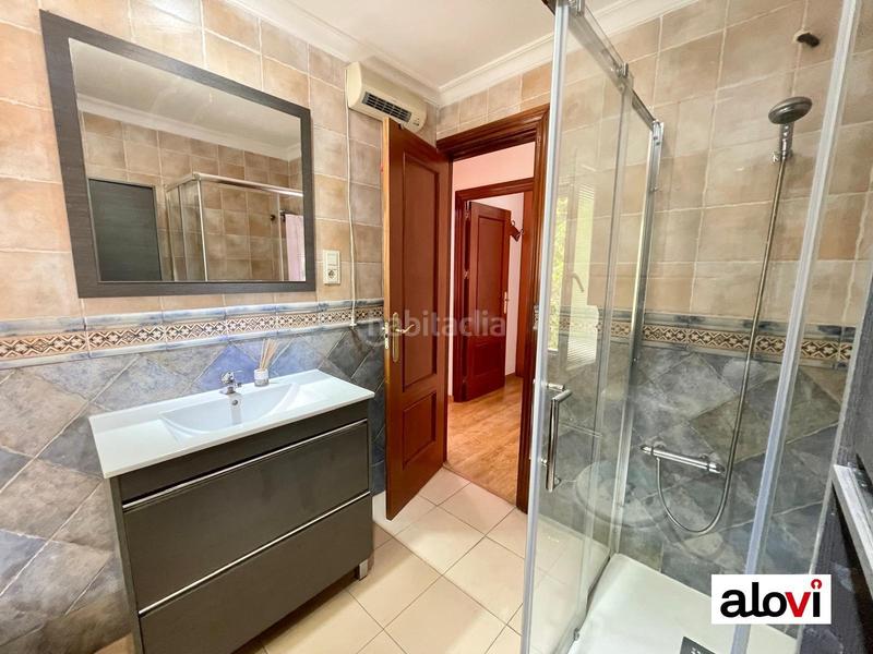 Foto 1d000c20-19a2-4457-a89b-21fa93eb3291. Alquiler piso vivienda 4 habitaciones para estudiantes en zona villarejo en Granada