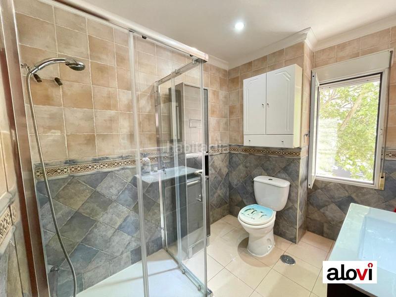 Foto 38c87a88-26b3-49b3-b85c-38616b7bb53d. Alquiler piso vivienda 4 habitaciones para estudiantes en zona villarejo en Granada