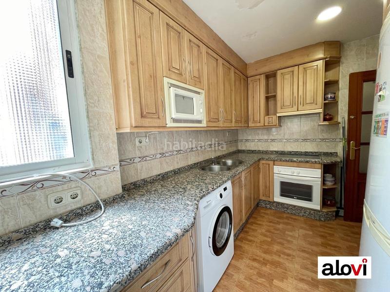 Foto 7026689c-d4a2-4830-8b8e-eed061aaf17c. Alquiler piso vivienda 4 habitaciones para estudiantes en zona villarejo en Granada