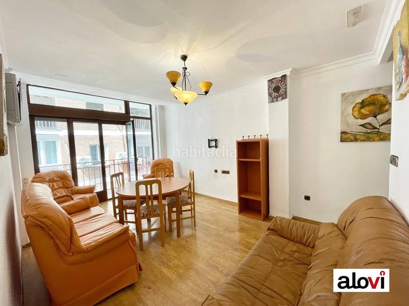 Foto b47ff756-053c-4937-90c6-abcf3bbff732. Alquiler piso vivienda 4 habitaciones para estudiantes en zona villarejo en Granada