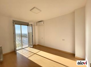 Rent Flat  Avenida avenida de maracena, 133. Piso de 3 habitaciones en cerrillo maracena, sin amueblar!