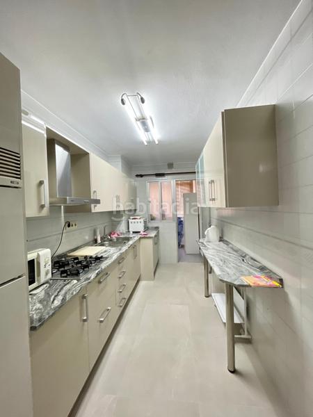 Foto 4879ab9e-697b-4c80-b3d8-9b18647a4d3b. Alquiler piso  de 3 habitaciones junto a la feria de muestras! en Granada