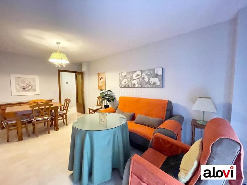 Foto f7b5dd1a-0f47-49a6-9b87-008a9d3bc79c. Alquiler piso  3 dormitorios junto recogidas ideal estudiantes en Granada