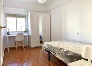 Rent Flat in Angustias - Chana - Encina. Piso de 4 habitaciones en la chana!