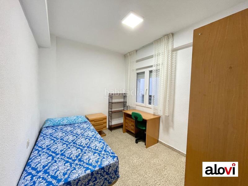 Foto 5c576480-80dc-4a2a-9a0a-75eeb9b36fd8. Alquiler piso  de 3 habitaciones junto alhamar! en Granada