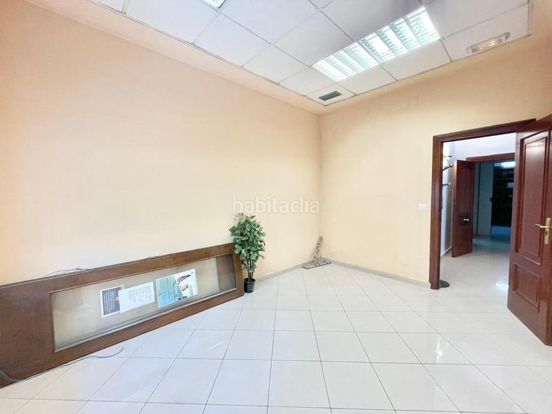 Foto 2feaa3a8-82b0-4c73-80fe-f746cf24a685. Alquiler local comercial fantástico local junto a Plaza de Toros! en Granada