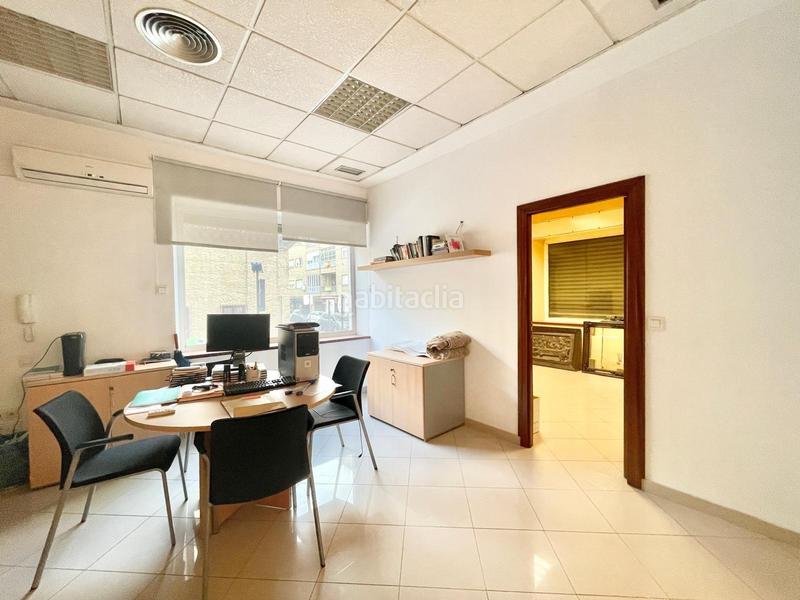 Foto bbda117c-fff7-49ef-992a-dddce600f6eb. Alquiler local comercial fantástico local junto a Plaza de Toros! en Granada