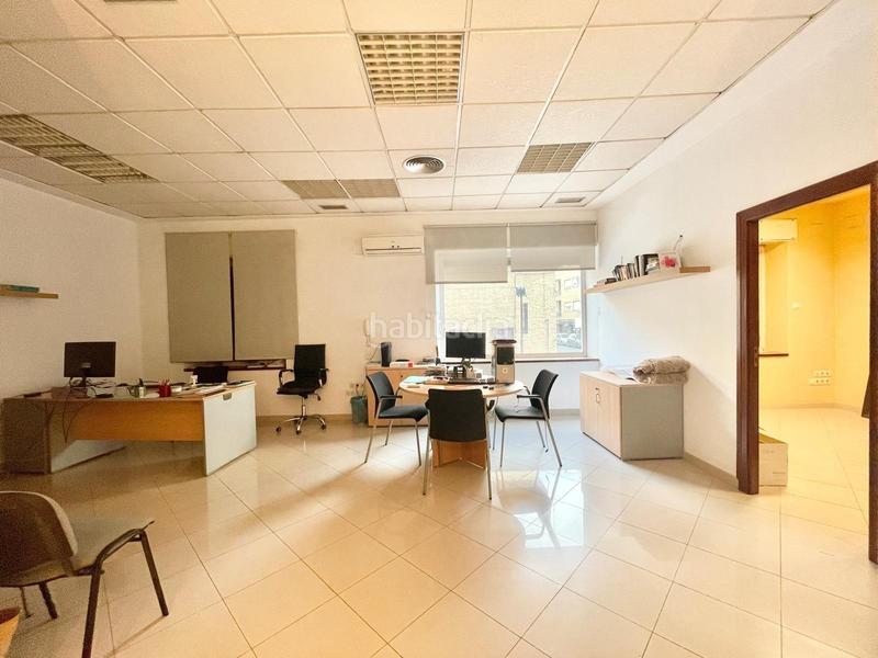 Foto ddad1ee9-13bf-4969-8a62-de86a875f6f7. Alquiler local comercial fantástico local junto a Plaza de Toros! en Granada