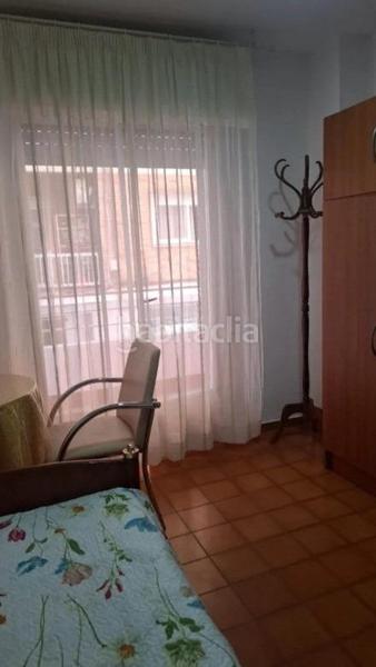 Foto 5f9ad3d8-97bd-441e-85d9-948a57a15526. Alquiler piso  de 4 habitaciones en el centro ! en Granada