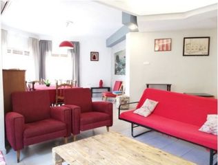 Rent Flat  Calle tejeiro. Piso de 5 dormitorios en el centro