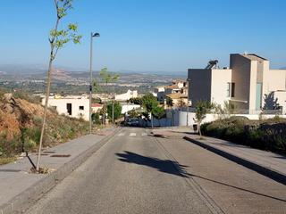 Terreny residencial a Altos de la Zubia. Parcela con vistas a sierra nevada, en plena urbanización altos