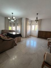 Lloguer Pis  Calle pintor francisco pradilla. Piso ideal para estudiantes junto caleta ideal estudiantes