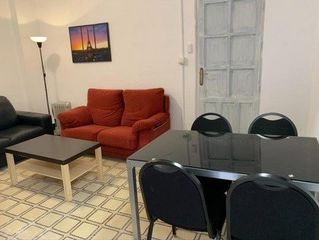 Rent Flat  Calle santa teresa. Piso 4 dormitorios ideal chicas estudiantes en pleno centro