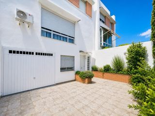 Casa en Lancha del Genil. Exclusiva casa adosada en lancha del genil amplitud, luz y confo