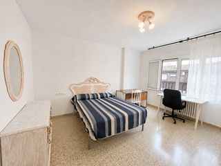 Miete Etagenwohnung in Camino de Ronda. Piso de 4 habitaciones junto a recogidas!