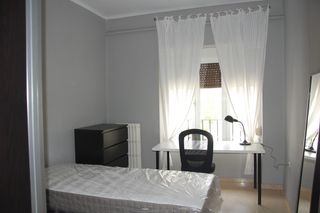 Affitto Appartamento  Calle isaac albeniz. Piso 4 dormitorios junto plaza de toros ideal estudiantes