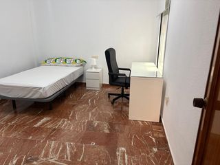 Lloguer Pis a Fígares. Piso de 4 habitaciones en pleno centro de granada ideal estudian