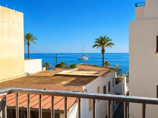 Etagenwohnung in Albuñol. Amplio piso 4 dormitorios con terracita y vistas al mar, junto a