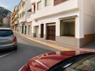 Geschäftsraum in Albuñol. Amplio local comercial de 220 m2 en esquina, a solo 50 metros de