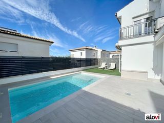 Rent House in Ogíjares. Espectacular vivienda con piscina privada en exclusiva zona resi