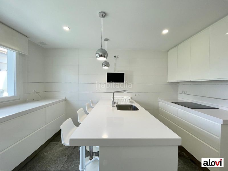 Foto 1dbaf3e7-b9d1-457d-922b-eb5bf42aec1b. Alquiler casa espectacular vivienda con piscina privada en exclusiva zona residencial en Ogíjares