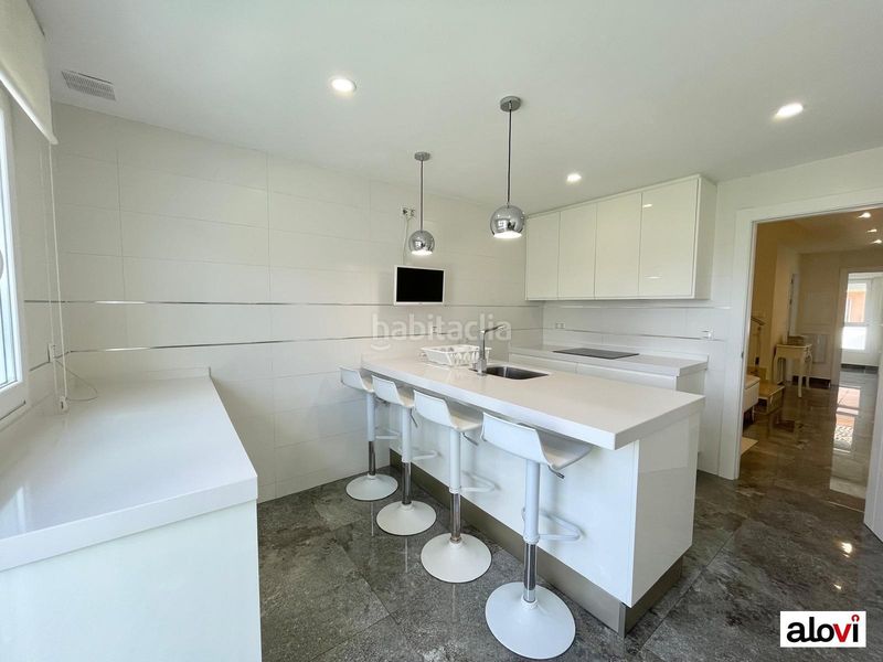 Foto 30bb35c8-ba71-4b97-bcde-0ffd40096e13. Alquiler casa espectacular vivienda con piscina privada en exclusiva zona residencial en Ogíjares