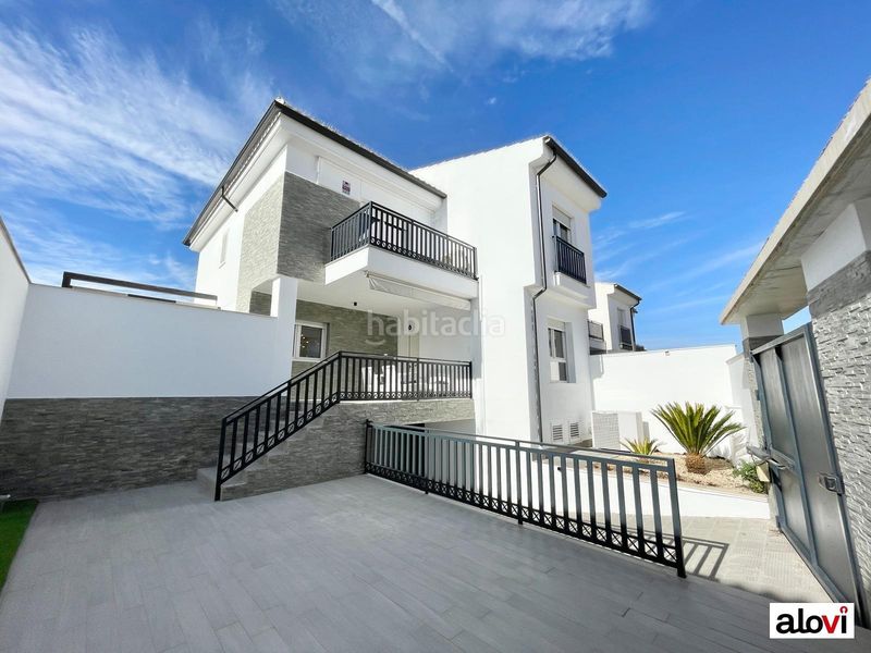 Foto 4112c61c-910e-4448-8f55-c6787cf4a2aa. Alquiler casa espectacular vivienda con piscina privada en exclusiva zona residencial en Ogíjares