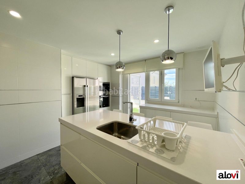 Foto 621e4515-3eb0-43cb-ab9c-2c35ec9342c7. Alquiler casa espectacular vivienda con piscina privada en exclusiva zona residencial en Ogíjares