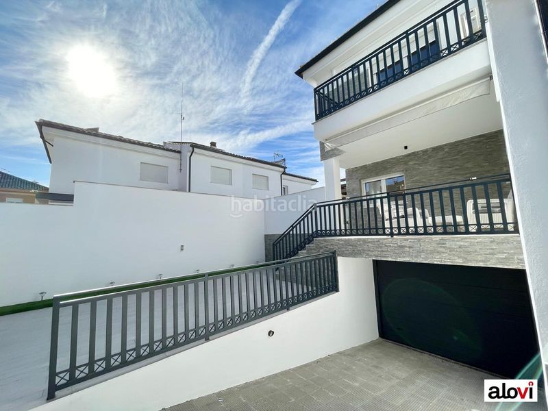 Foto c24c3235-6761-4e03-9015-3c56321b3d43. Alquiler casa espectacular vivienda con piscina privada en exclusiva zona residencial en Ogíjares