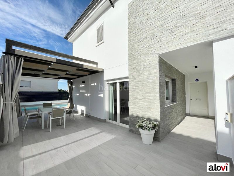 Foto d41113ab-ff58-4c37-a566-5890c182d869. Alquiler casa espectacular vivienda con piscina privada en exclusiva zona residencial en Ogíjares