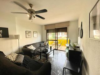 Rent Flat in Pajaritos. Piso ideal de 5 dormitorios, en camino de ronda, con piscina!