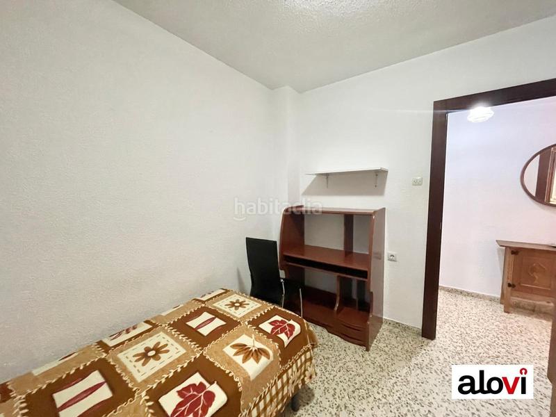 Foto a7ac64fe-1386-4ae1-9ac5-dad56f5557bc. Alquiler piso  4 dormitorios en Pajaritos para estudiantes en Granada