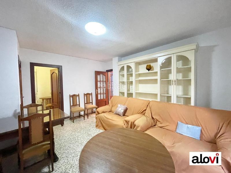 Foto ac4f7e54-dbb1-4ae7-9917-6b5e6e357114. Alquiler piso  4 dormitorios en Pajaritos para estudiantes en Granada