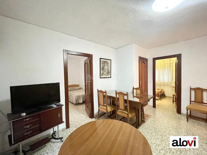 Foto d057dea4-d245-43c5-9858-7806756c3405. Alquiler piso  4 dormitorios en Pajaritos para estudiantes en Granada