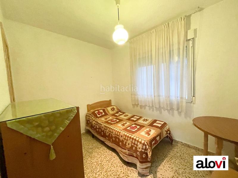 Foto d5c16576-d4d9-449a-9653-16367d31771f. Alquiler piso  4 dormitorios en Pajaritos para estudiantes en Granada