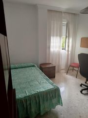 Miete Etagenwohnung in San Francisco Javier. Piso 4 dormitorios estación autobuses ideal estudiantes calefacc