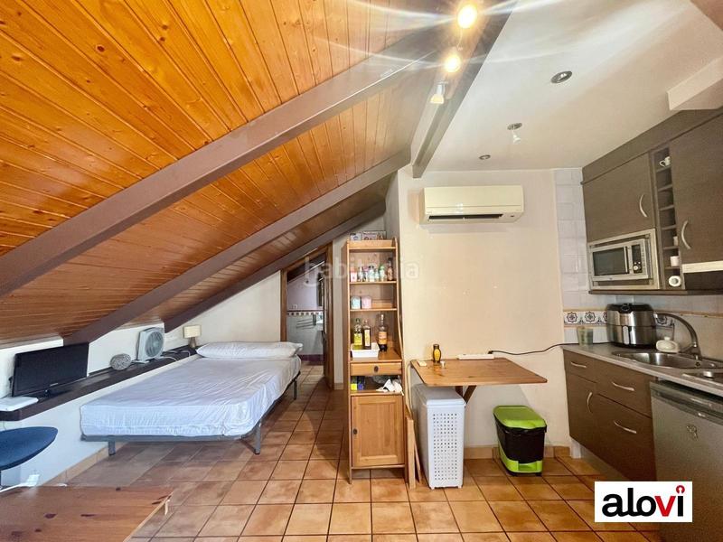 Foto 69d9b946-2c40-4eeb-8c24-769370a573df. Alquiler estudio exclusivo ático en zona realejo en Granada