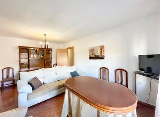 Affitto Appartamento  Calle verdiales. Piso de 4 habitaciones junto a traumatología!