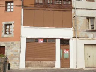 Flat in Barriada primero de mayo 4. Lote de 4 propiedades en laviana