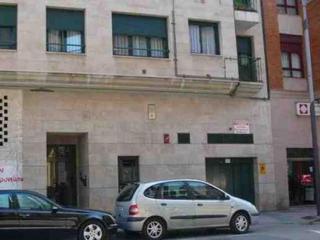 Parking coche en Calle gijón 12. Venta de cochera en mieres