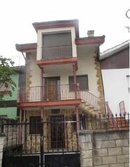 Casa adossada a Lugar pumarin 34. Casa de 3 plantas adecuada como hosteleria y vivienda
