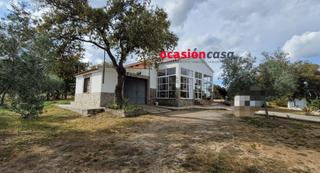 Xalet a Alcaracejos. Chalet en venta con terreno