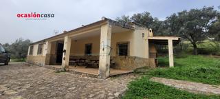 Xalet a Pozoblanco. Chalet con nave en plena naturaleza