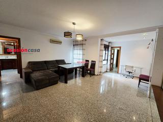 Flat in Pozoblanco. Se vende piso reformado con patio cubierto