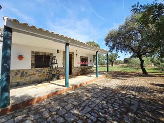 Country house in Villanueva del Duque. Cahalet con piscina en el valle de los pedroches