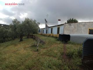 Masia a Villanueva de Córdoba. Finca rustica de olivos con cortijos y naves