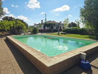 Xalet a Alcaracejos. Chalet con piscina cercano a pozoblanco