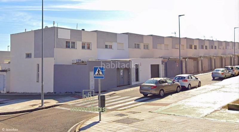 Foto 31d99f5e-0b5a-4dd6-8d70-5e81f1490978. Casa adossada amb calefacció a Golf Guadiana Badajoz