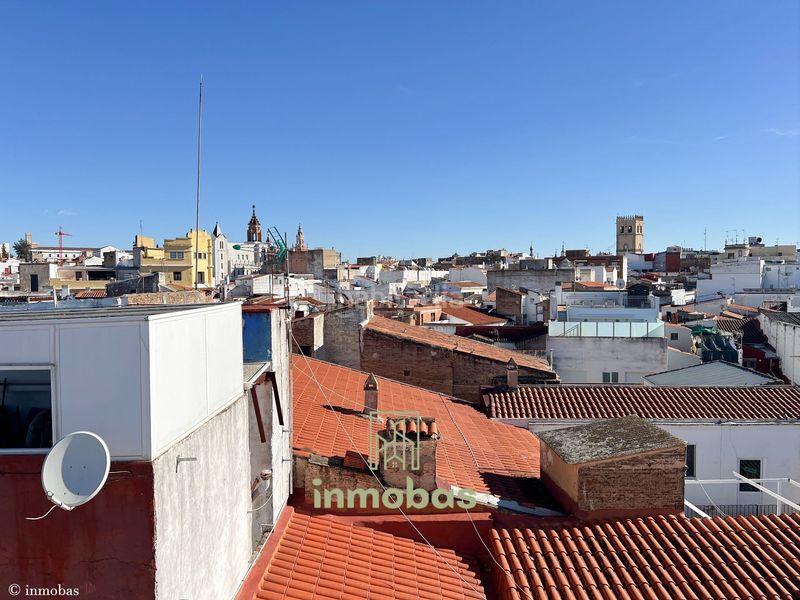Foto 1d24202f-cec3-4e00-8822-7820513a22d0. Casa amb calefacció a Casco Antiguo Badajoz